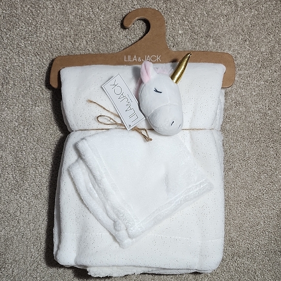 Lila & Jack Other - Lila and Jack White with Gold Metallic Fleece Baby Throw with White Blanket Set